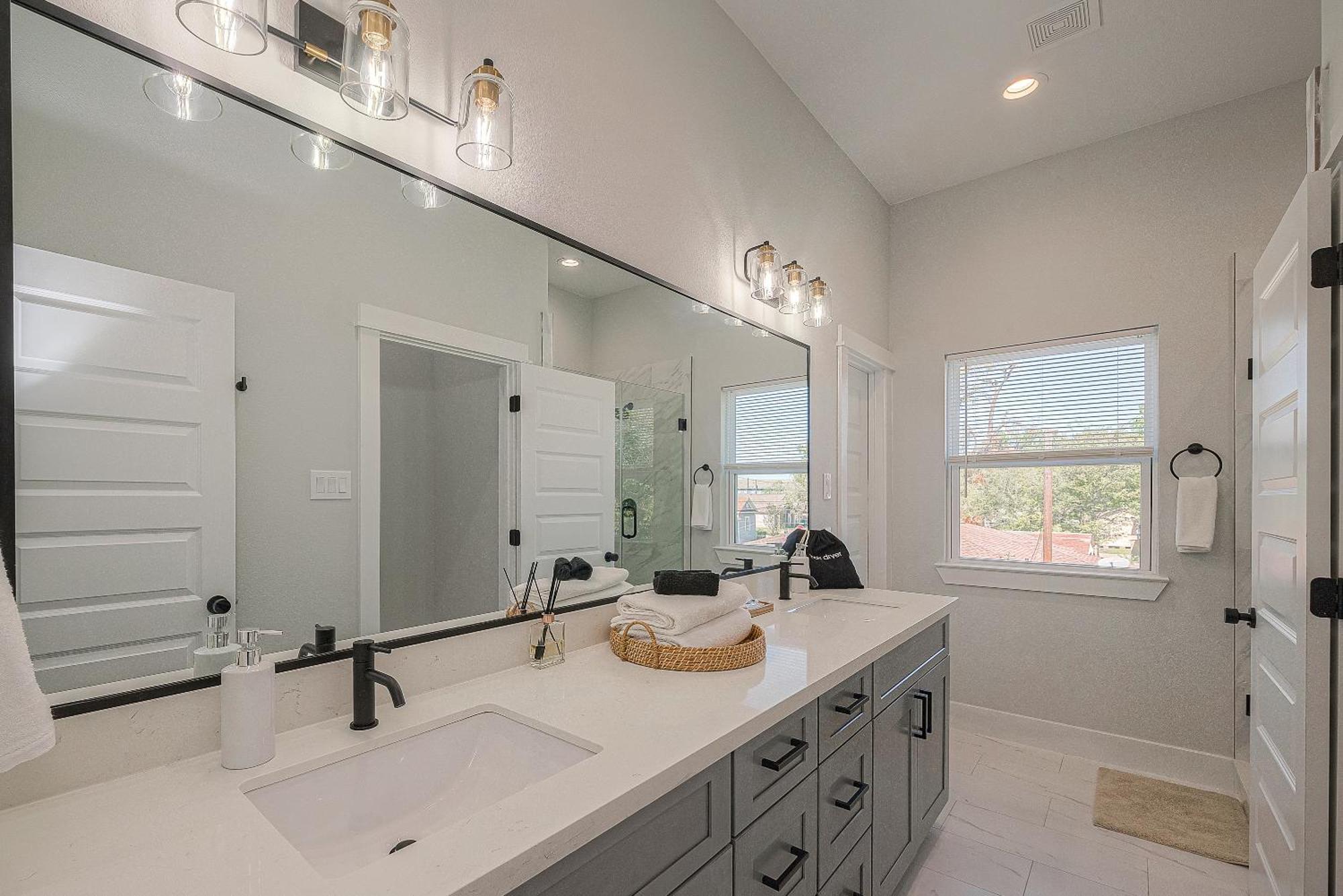 Modern Home Near Downtown With Fast Wifi, Bbq, Games & Ev Equipped! Houston Luaran gambar